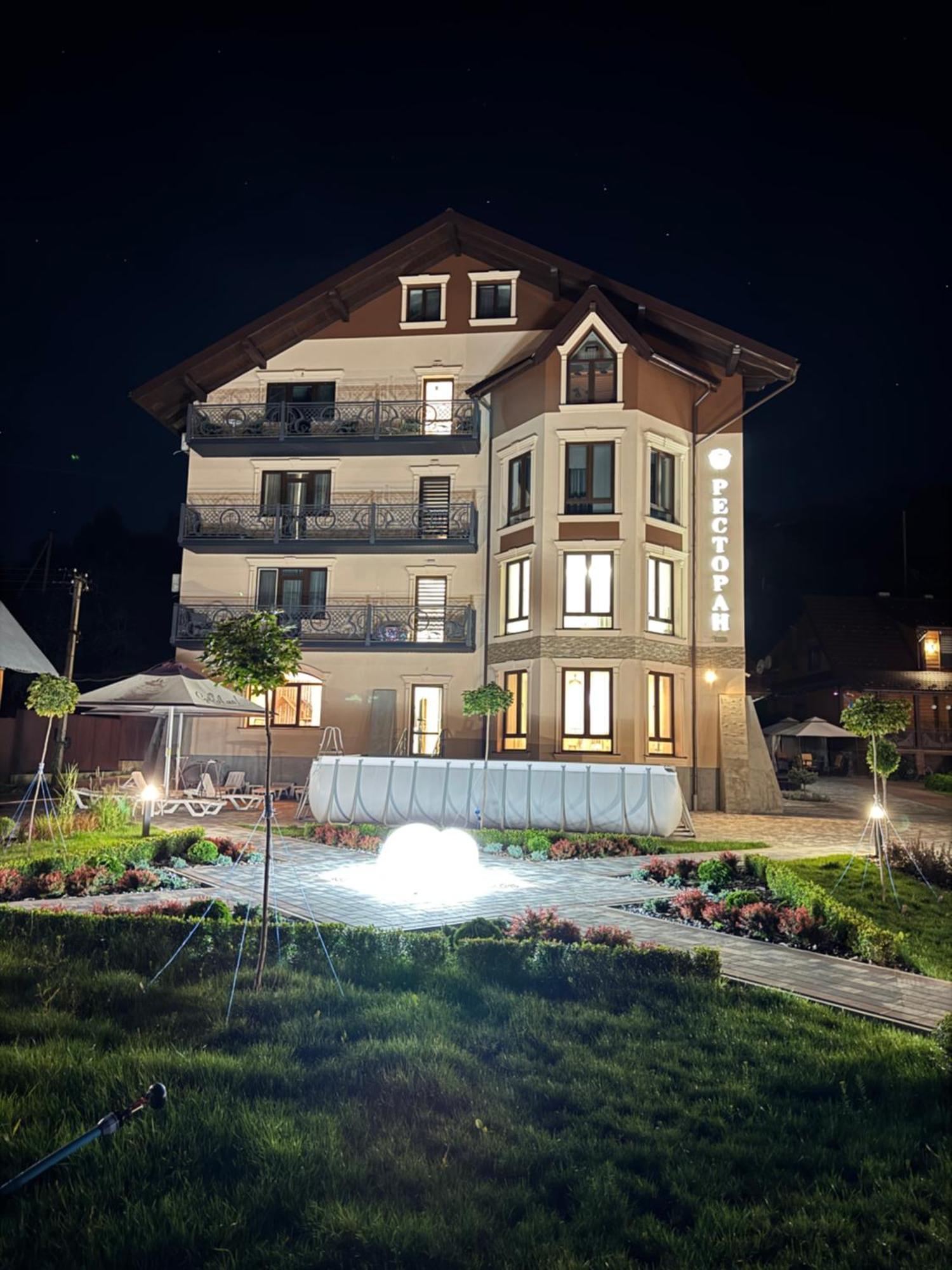 Hotel готель-ресторан два леви Slavske